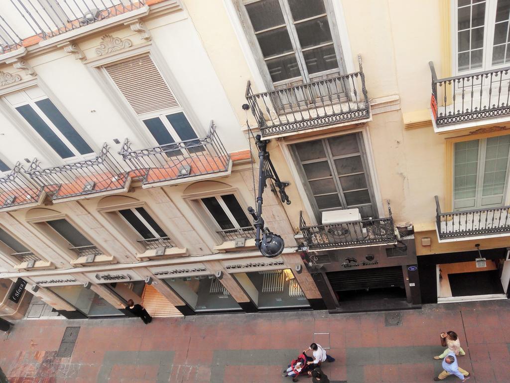 Apartamentos Decada Málaga Oda fotoğraf